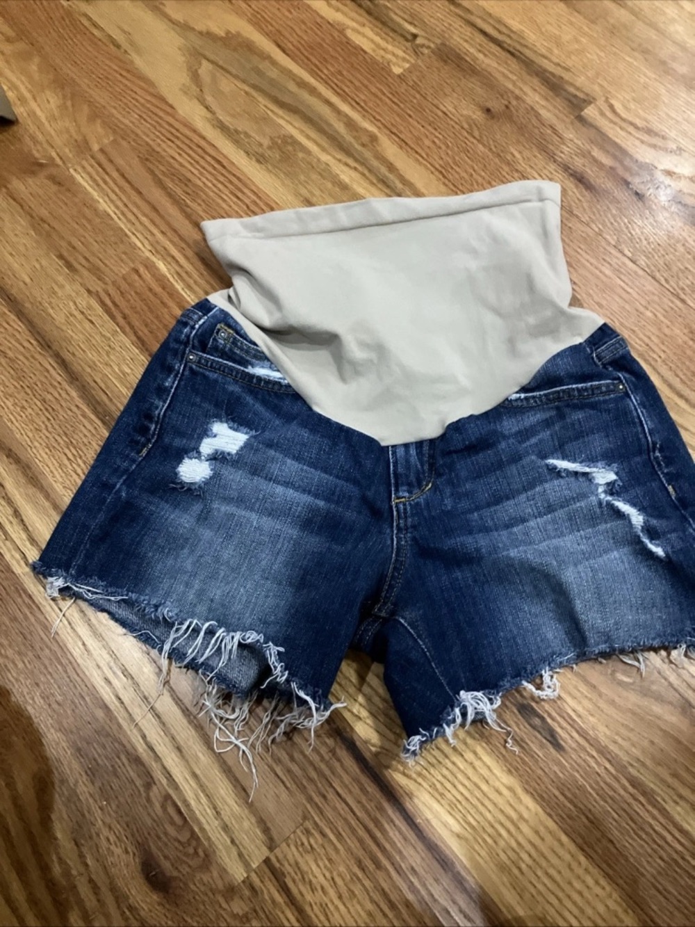 Joe’s Jeans Womens Maternity Distressed Denim Short “The Ozzie” Sz 26. EUC